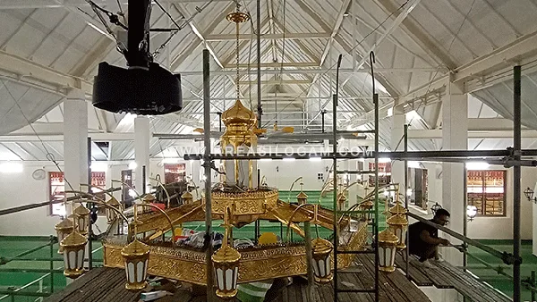 install-lam[u-gantung-masjid